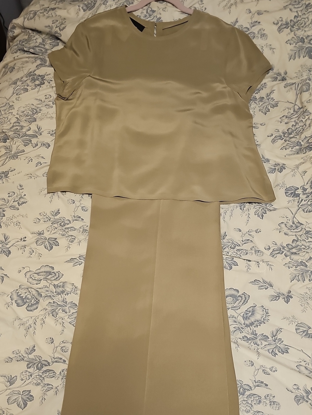 Women’s Jones New York Olive Green Short Sleeve Silk Pant Suit
